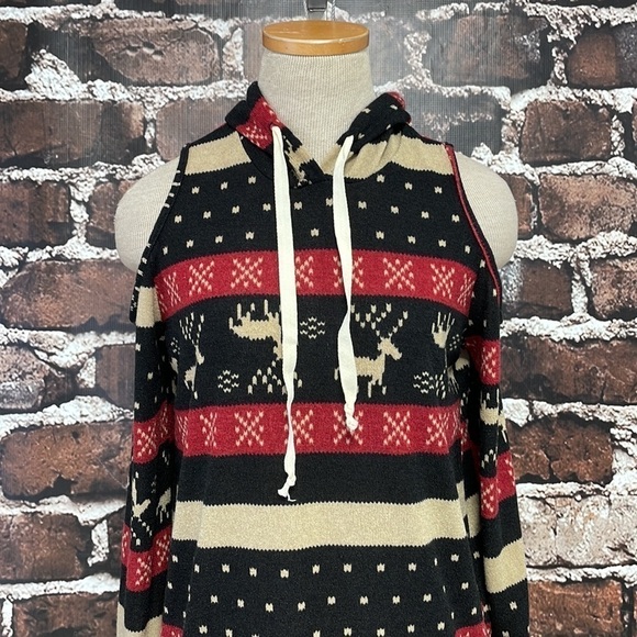 Miss U Sweater Womens Small Black Red NWT Winter Christmas Cold Shoulder Knit - Picture 7 of 14